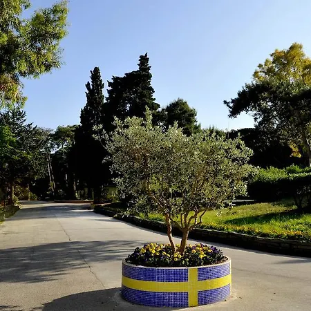 La Serra Village & 4*