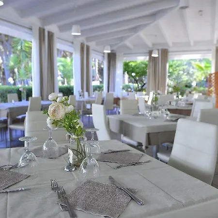 La Serra Village & Lägenhetshotell Baia Domizia