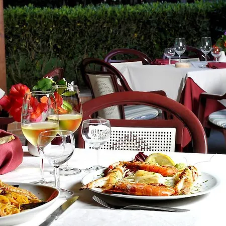 La Serra Village & Lägenhetshotell 4*